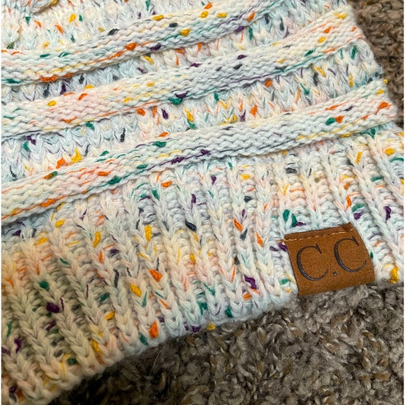 C.C Ponytail Beanie (NWOT) - Picture 2 of 4